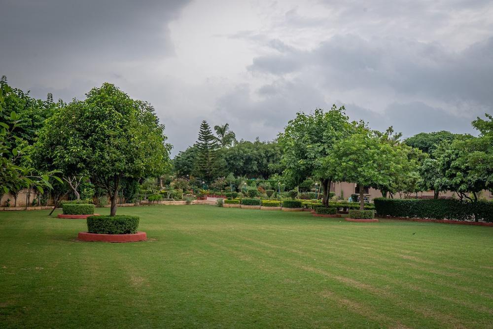 Araliayas Resort & Spa Udaipur Exterior photo
