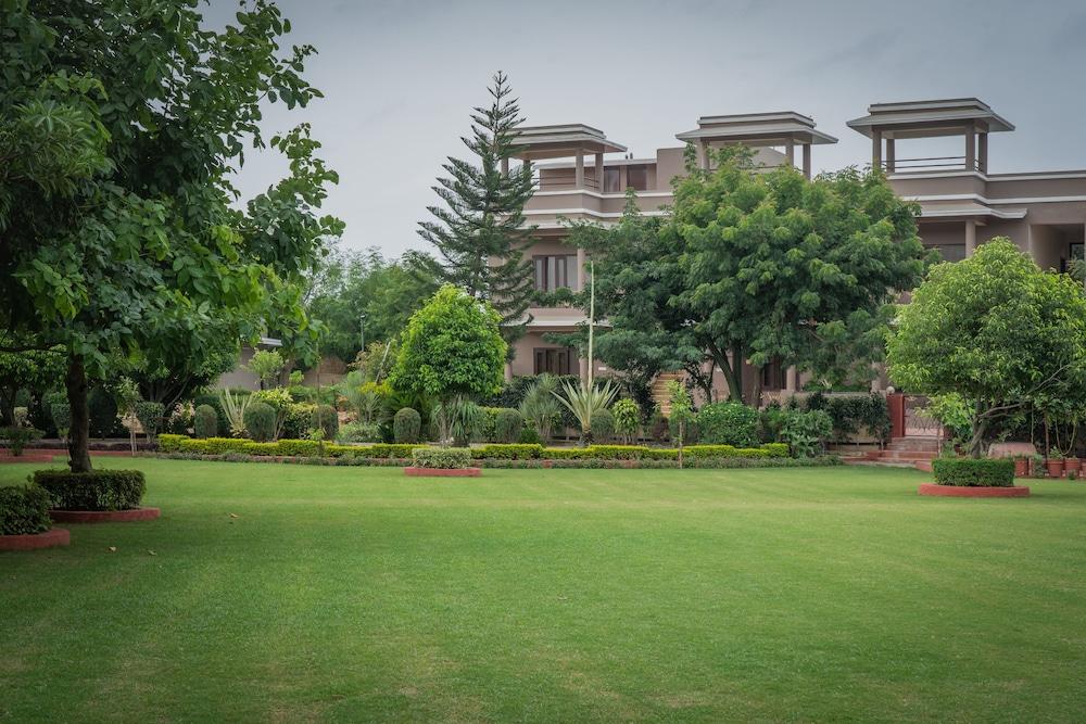 Araliayas Resort & Spa Udaipur Exterior photo