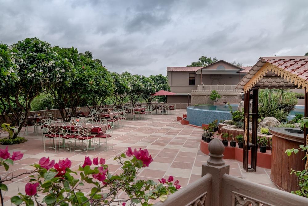 Araliayas Resort & Spa Udaipur Exterior photo
