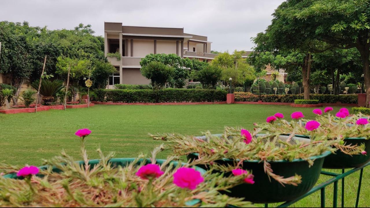 Araliayas Resort & Spa Udaipur Exterior photo